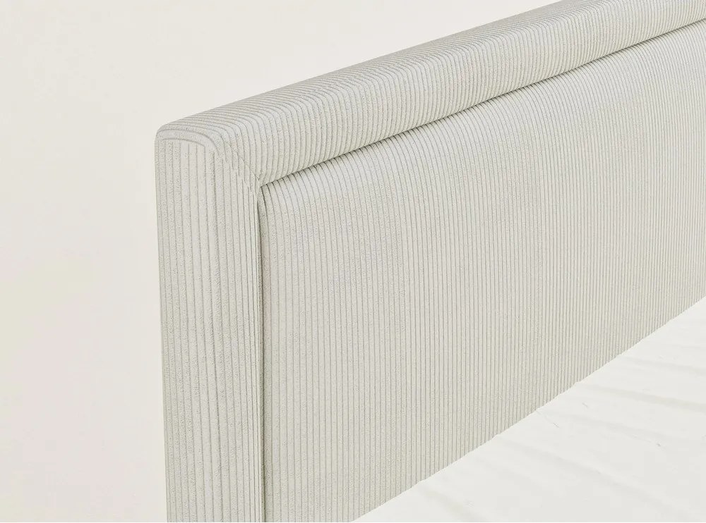 Кремаво боксспринг легло 180x200 cm с място за съхранение Fresco – Maison de Rêve