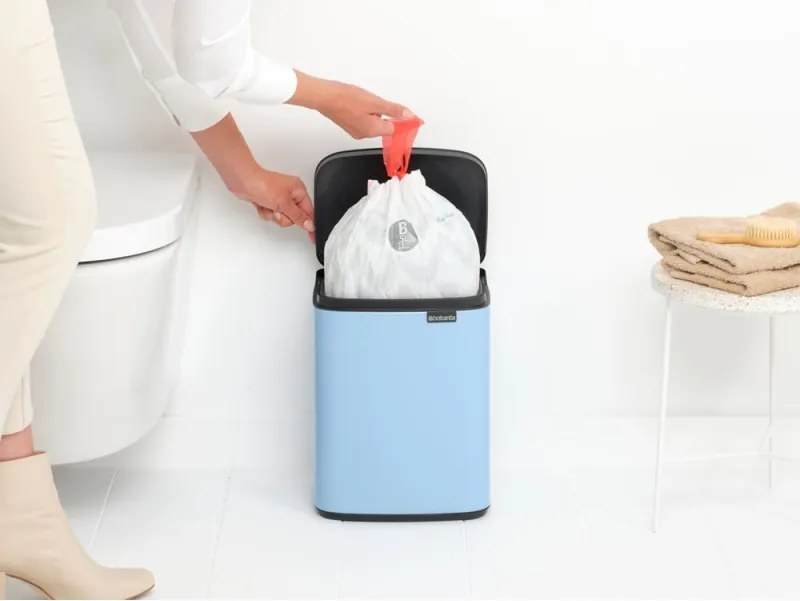 Кош за боклук Brabantia Bo Small 1006631, 7 л, Плавно и безшумно отваряне, Противоплъзгаща основа, Светлосин