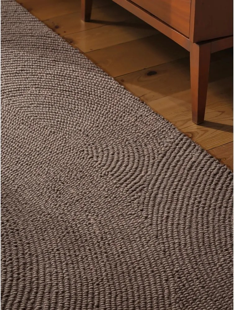 Кафяво-сива ръчно изработена вълнена пътека 80x300 cm Calmio – Hanse Home