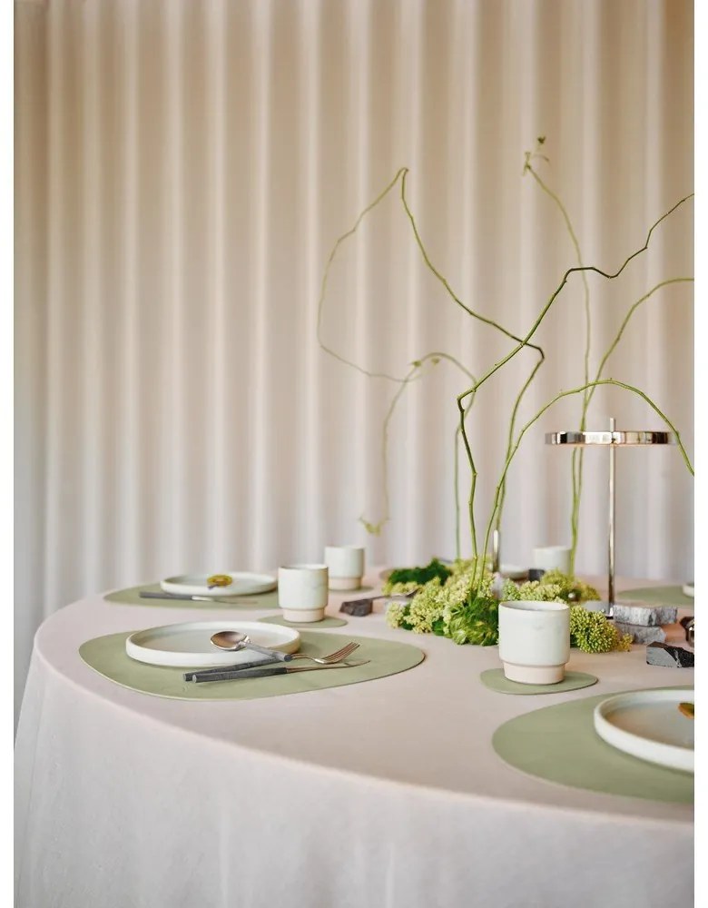 Подложка за хранене от еко кожа 37x44 cm Curve L Nupo – LIND DNA