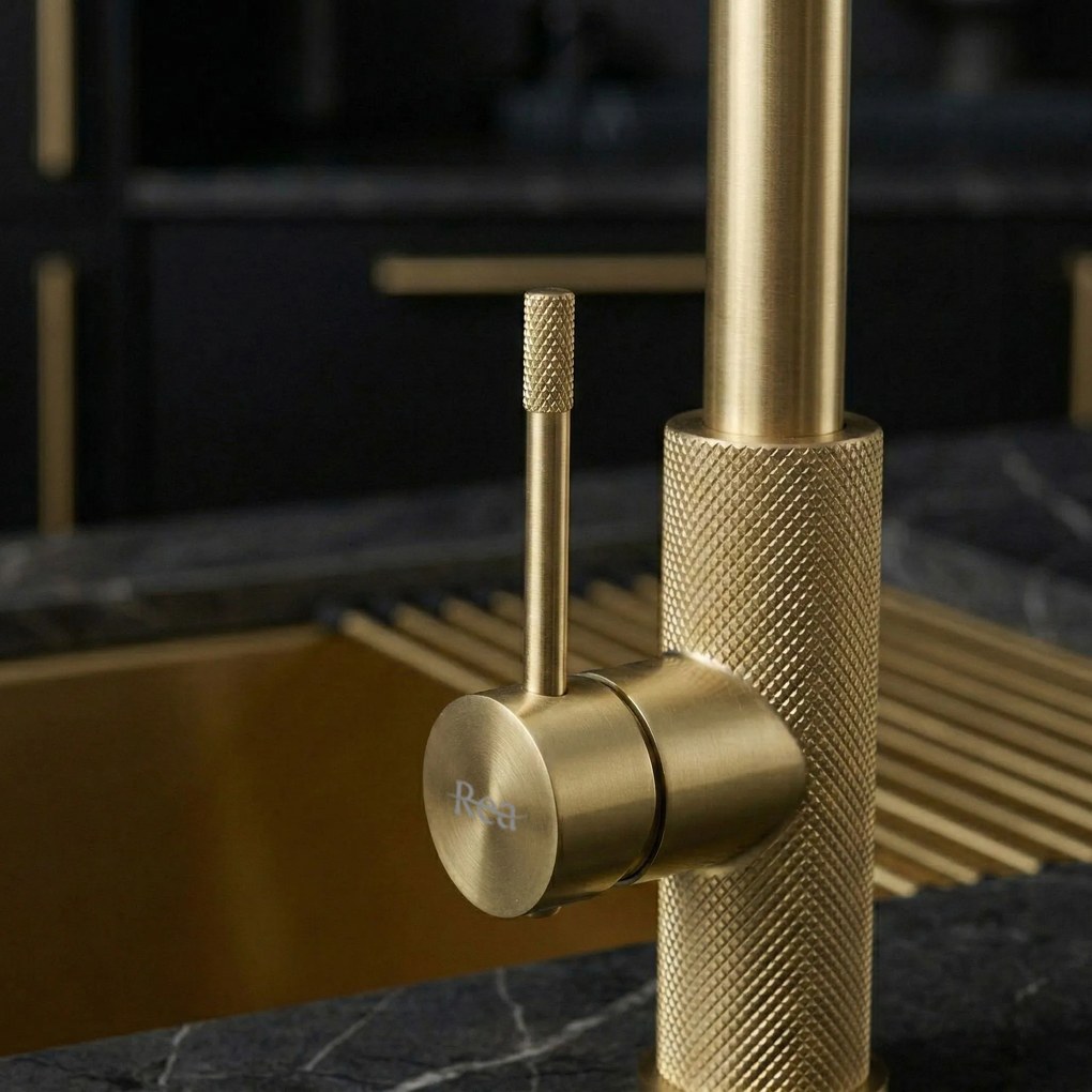 Смесител за кухня Rea Master Brush Gold