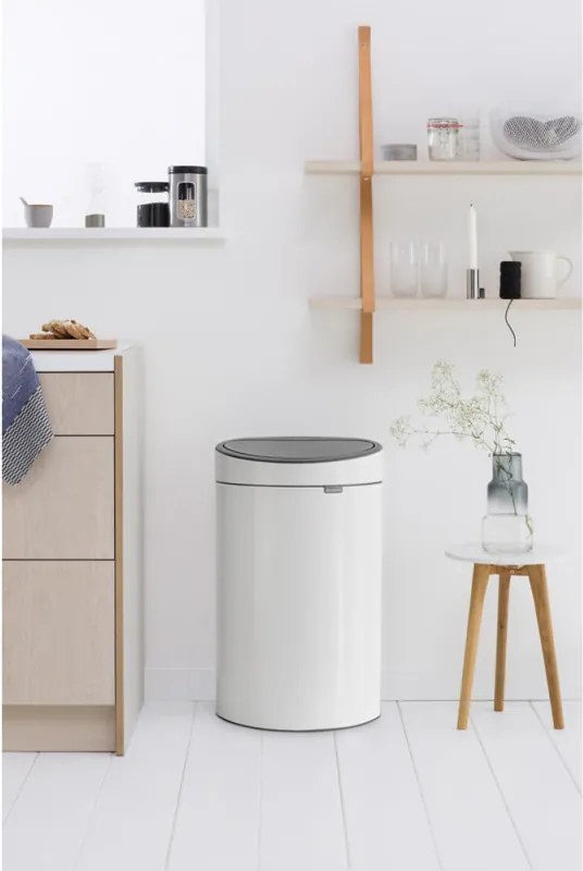 Кош за боклук Brabantia Touch Bin New 649729, 40 л, Безшумно и плавно затваряне, Плосък гръб, Бял