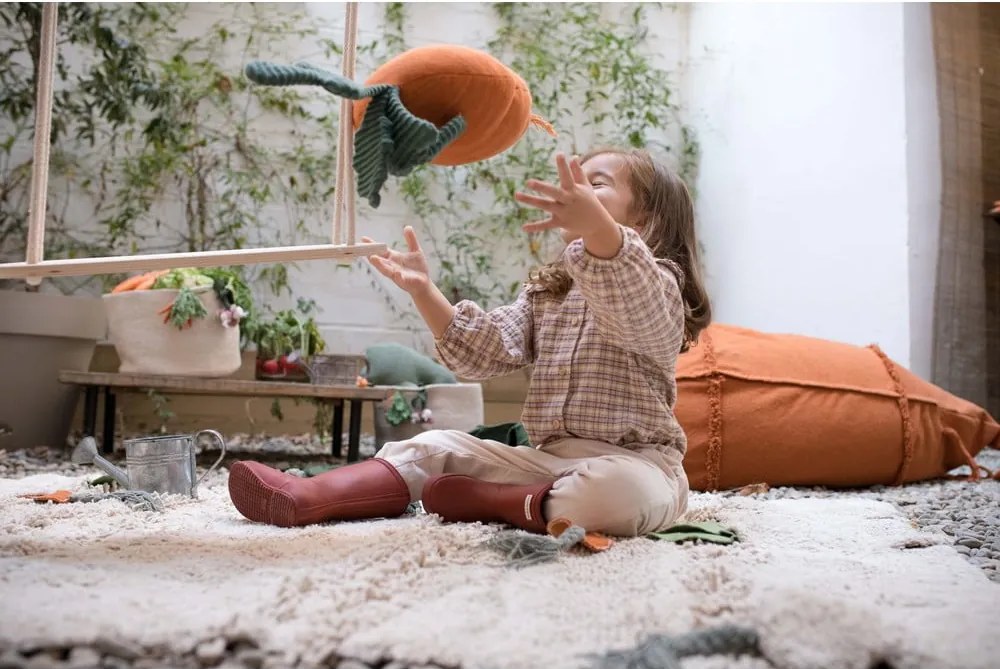 Детска възглавница Cathy the Carrot – Lorena Canals