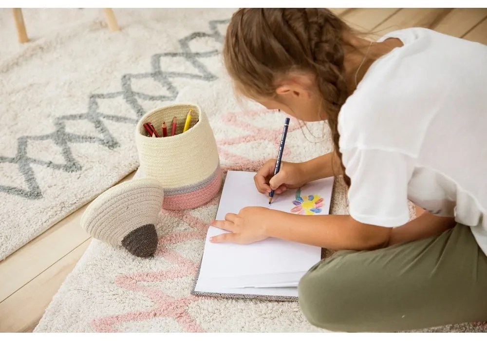 Розов и кремав ръчно изработен памучен килим подходящ за пране 120x160 cm Atlas Natural – Lorena Canals