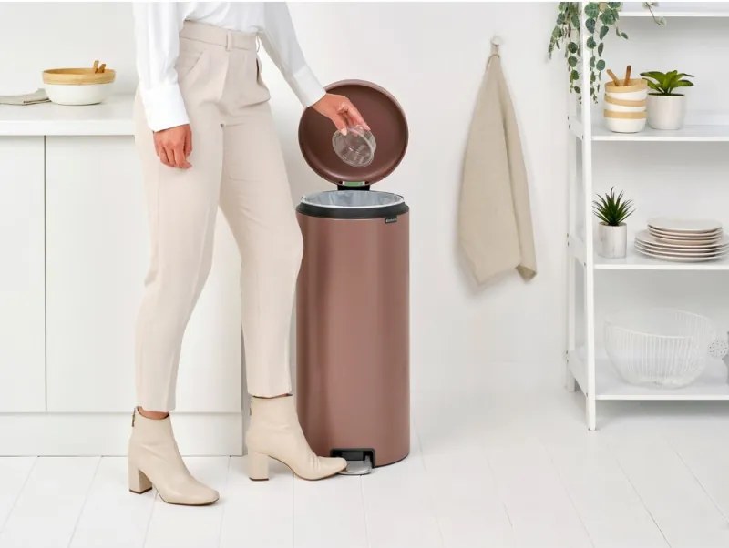 Кош за боклук с педал Brabantia NewIcon 1008853, 30 л, Плавно затваряне, Противоплъзгаща основа, Сатенено покритие, Кафяв