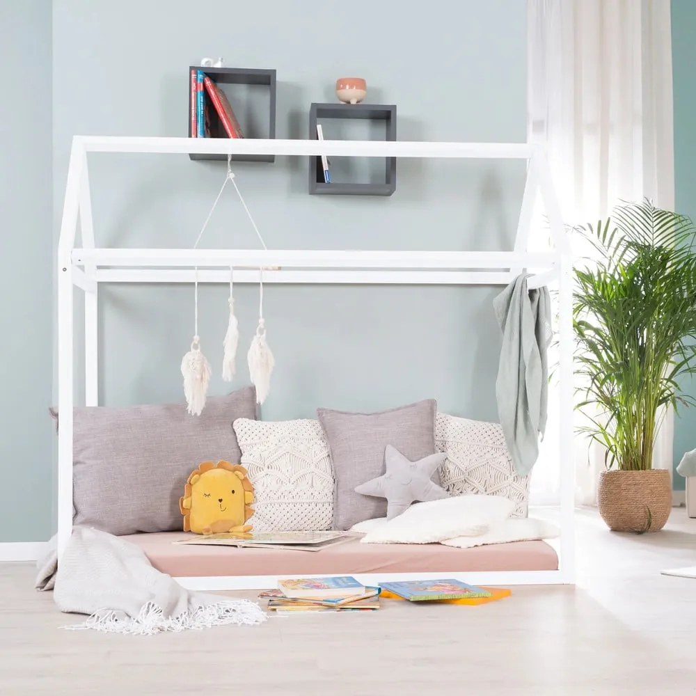 Бяло къща детско легло 70x140 cm от масивен бор с включен матрак/без ламелно дъно House Bed – Roba