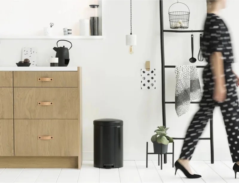 Кош за боклук с педал Brabantia NewIcon 649044, 20 л, Плавно затваряне, Противоплъзгаща основа, Черен