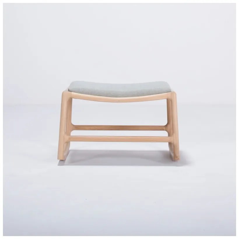 Отоман с конструкция от дъбово дърво и седалка от синьо-сив текстил Dedo - Gazzda