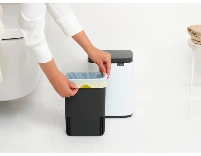 Кош за боклук Brabantia Bo Small 1006621, 4 л, Плавно и безшумно отваряне, Противоплъзгаща основа, Бял