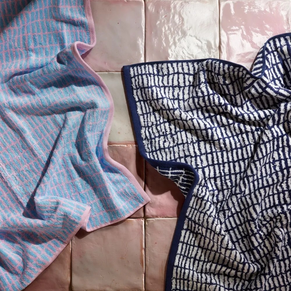 Синя/розова хавлиена кърпа от тери със смес от бамбук 70x140 cm Nuance – JUNA