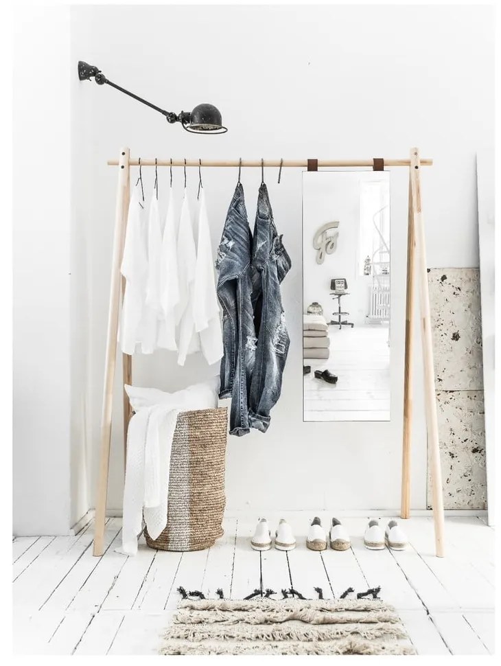 Стойка за дрехи от борова дървесина Hongi - Karup Design