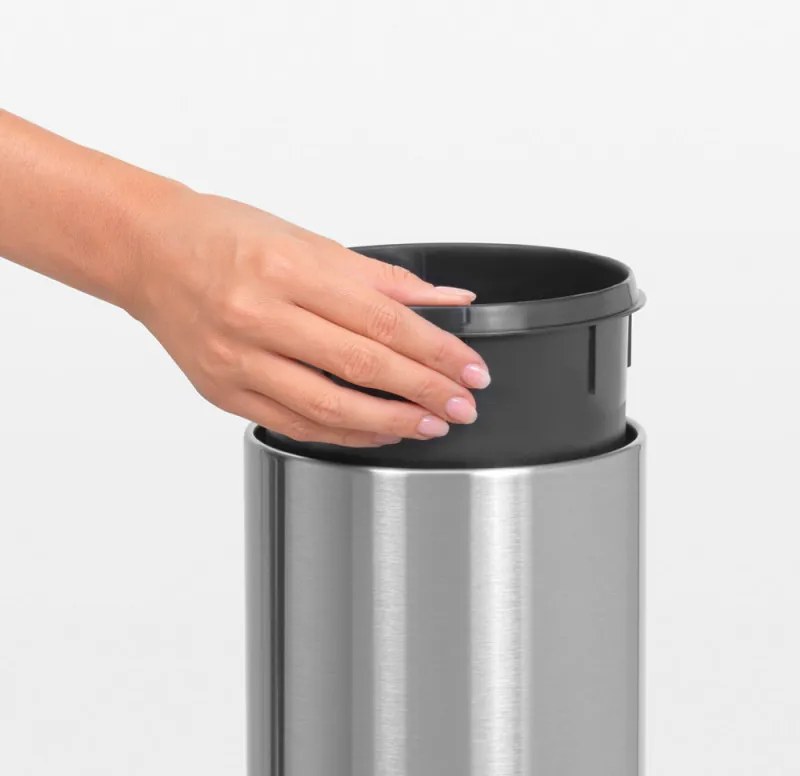 Кош за боклук Brabantia Touch Bin 647217, 3 л, Плавно и безшумно отваряне, Стенен монтаж, Устойчив на пръстови отпечатъци, Инокс