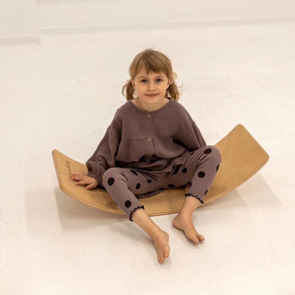 Сива/естествена балансираща дъска от масивен бор 80x30x18 cm Montessori – Meowbaby