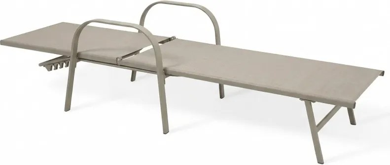 Бежов градински шезлонг с регулируема облегалка - идеален за релаксация