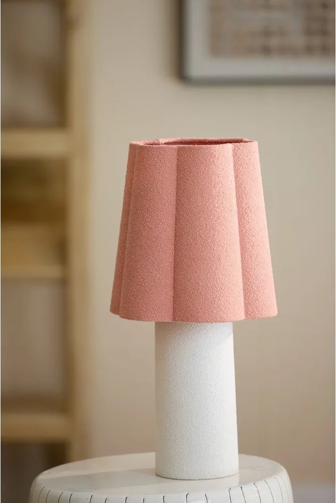 Настолна лампа в цвят сьомга/кремава с текстилен абажур (височина 50 cm) Musaby – Light & Living