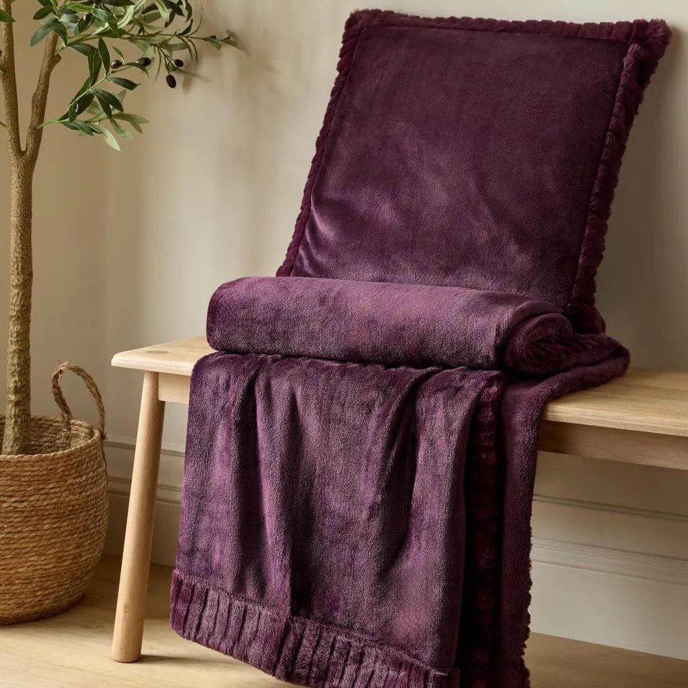 Декоративна възглавница от микроплюш 55x55 cm Velvet and Faux Fur – Catherine Lansfield