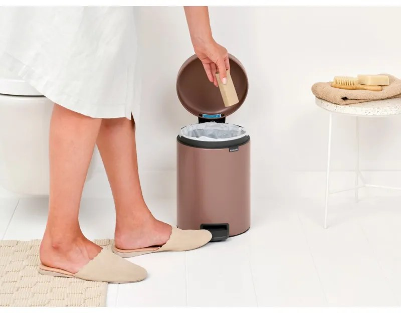 Кош за боклук с педал Brabantia NewIcon 1008841, 5 л, Плавно затваряне, Противоплъзгаща основа, Сатенено покритие, Кафяв