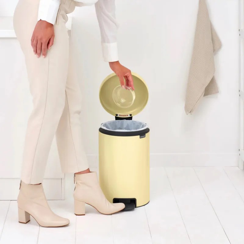 Кош за боклук с педал Brabantia NewIcon 1008844, 12 л, Плавно затваряне, Противоплъзгаща основа, Жълт