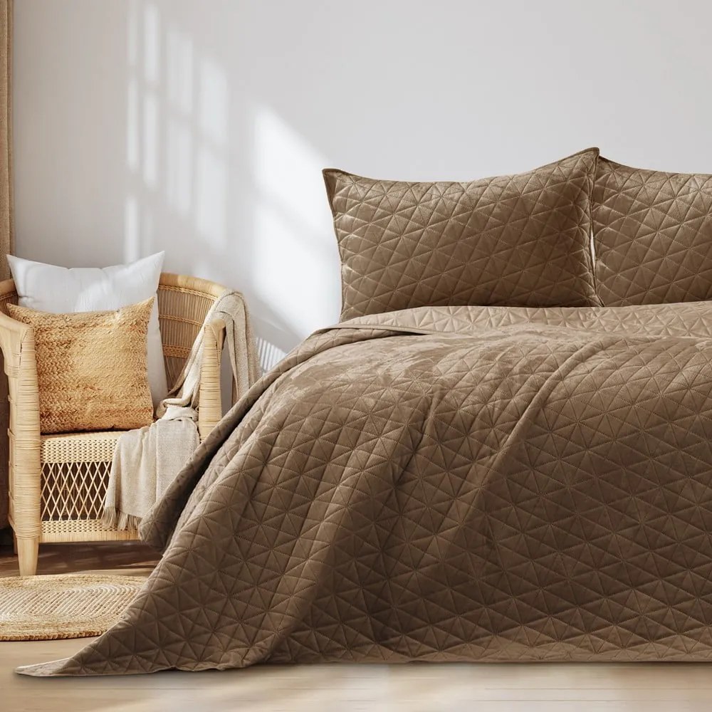 Светлокафяво капитонирано покривало за легло 170x210 cm Laila – AmeliaHome