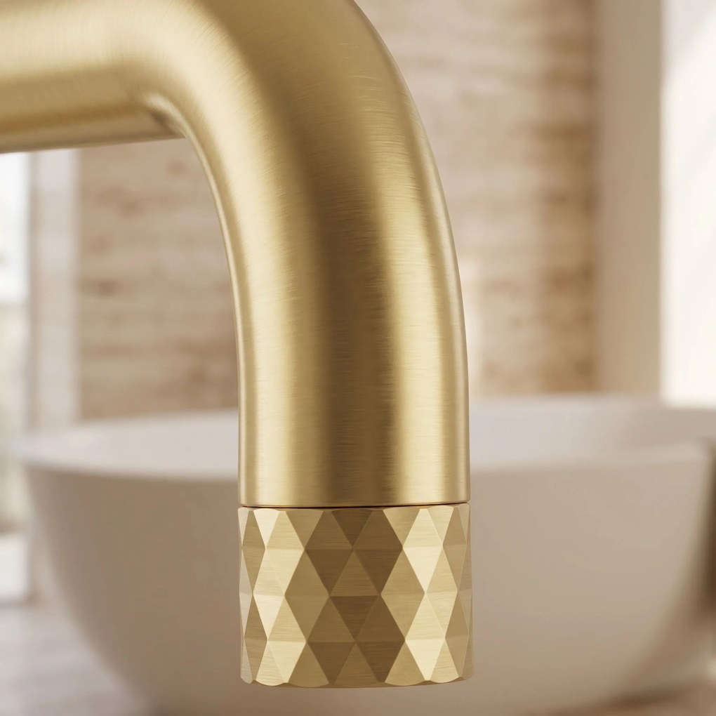 Cмесител-свободно стоящ  Rea Lungo Diamond Brush Gold