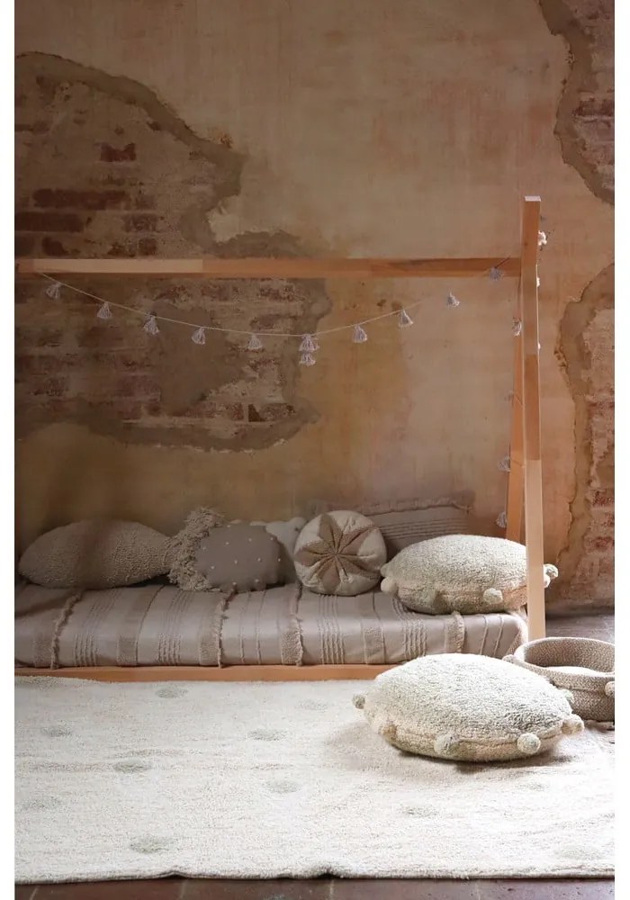 Ръчно изработен памучен детски килим подходящ за пране в цвят каки и кремаво 120x160 cm Hippy Dots Olive – Lorena Canals