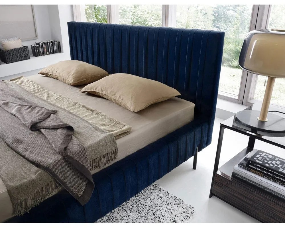 Тъмносиньо двойно тапицирано легло с място за съхранение и включена подматрачна рамка 140x200 cm Plissa – ELTAP