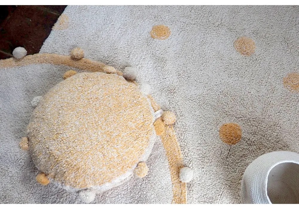 Ръчно изработен памучен детски килим подходящ за пране в цвят жълта охра и кремаво 120x160 cm Hippy Dots Honey – Lorena Canals