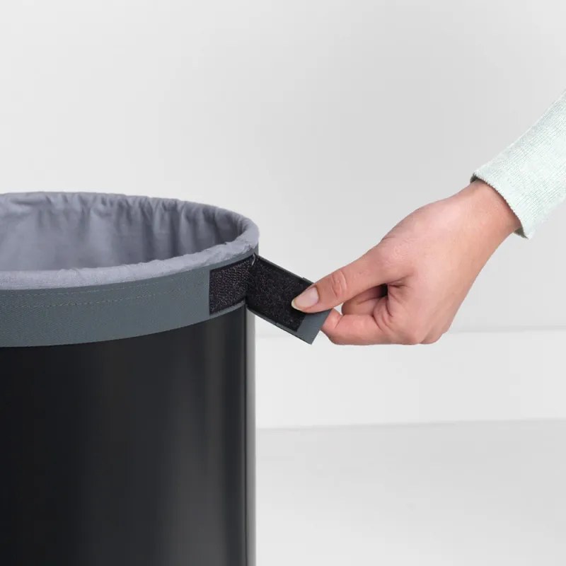 Кош за пране Brabantia 1000825, 35 л, Корков капак, Пълнене без отваряне, Вентилационни отвори, Черен