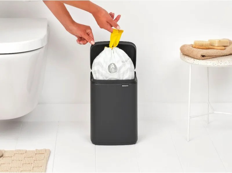 Кош за боклук Brabantia Bo Small 1008866, 4 л, Плавно и безшумно отваряне, Противоплъзгаща основа, Минерално покритие, Тъмносив