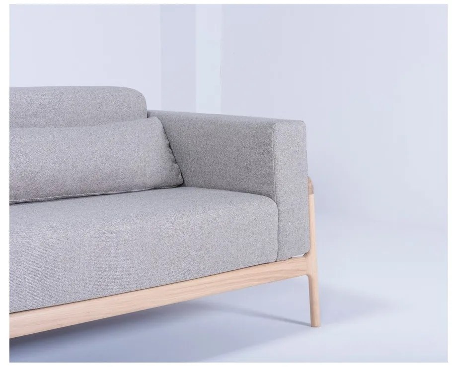 Сив диван с масивна дъбова конструкция , 240 см Fawn - Gazzda