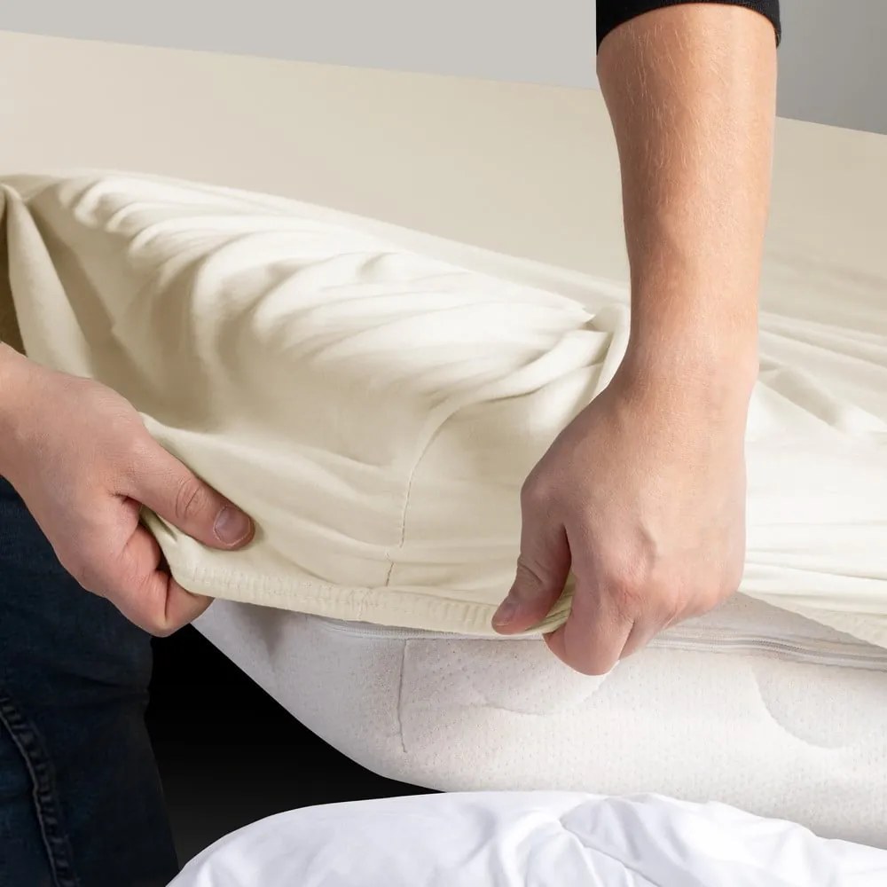 Бяло-кремав еластичен чаршаф от джърси 200x200 cm Amber – Restilo