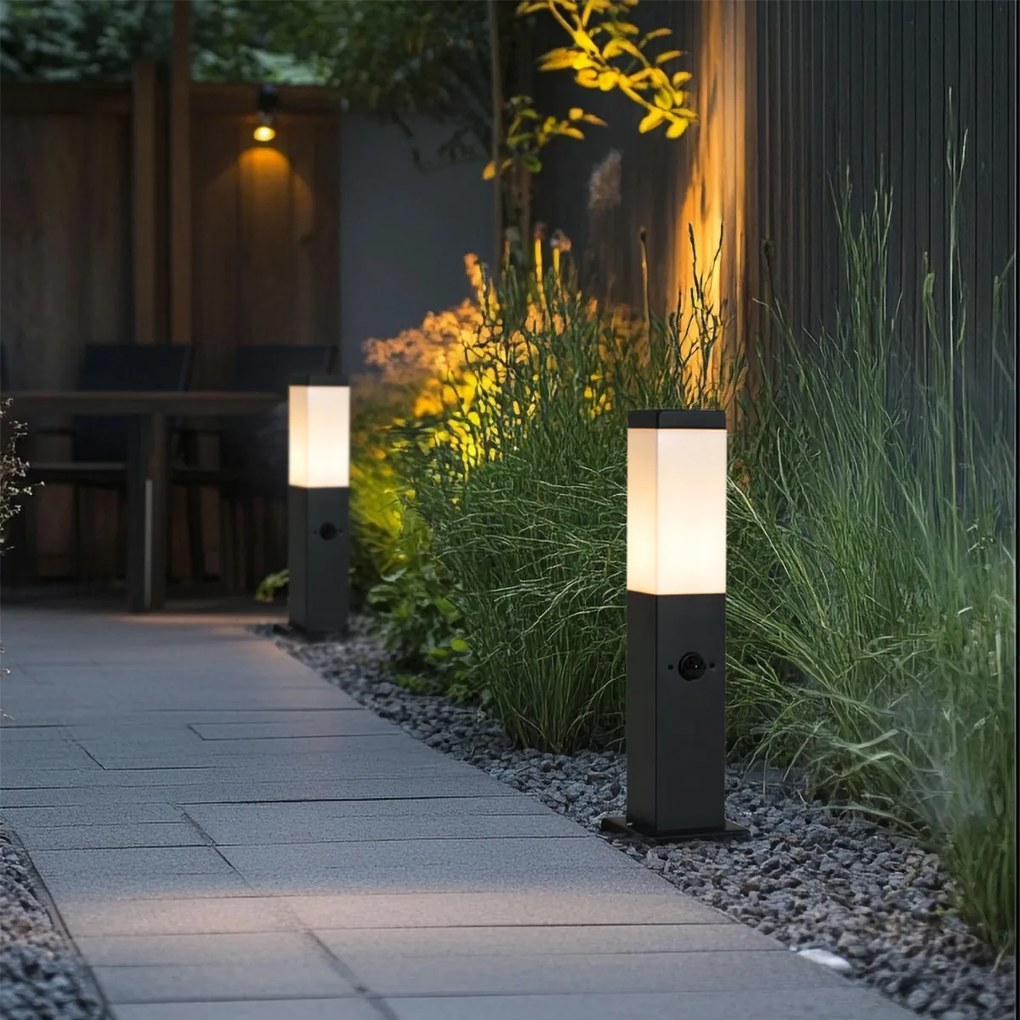 Външна лампа тъмно сива с опалово стъкло 45 см IP44 с контакт и сензор за движение - Malios