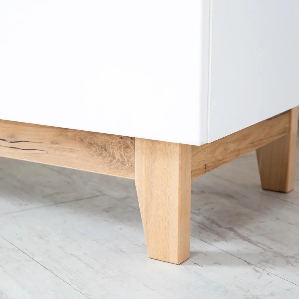 Бял нисък скрин от дъб с маса за преповиване 118x104 cm Finn - Roba