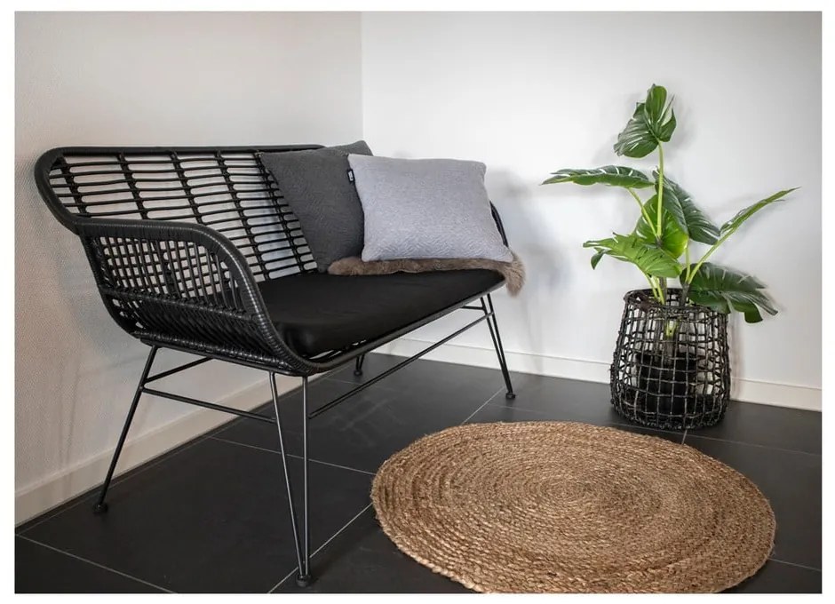 Черен градински диван от изкуствен ратан Trieste - House Nordic