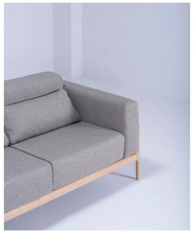 Сив диван с масивна дъбова конструкция , 180 см Fawn - Gazzda