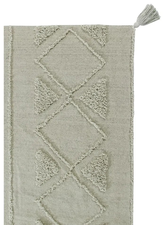 Светлозелен ръчно изработен памучен килим подходящ за пране 170x240 cm Tribu Olive – Lorena Canals