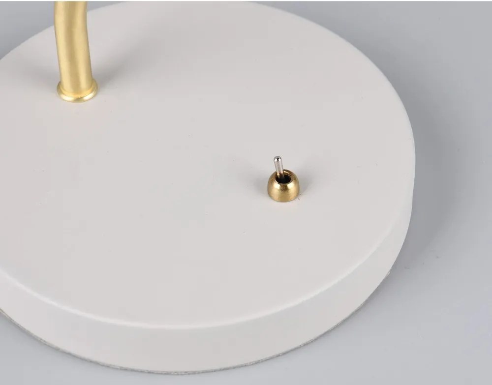 Настолна лампа с огъваща се структура в златист цвят/в цвят слонова кост (височина 54 cm) Traveller – Trio