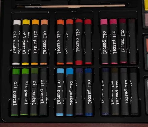 Художествен комплект за рисуване в куфар 148 части – пълен арт сет за деца и възрастни