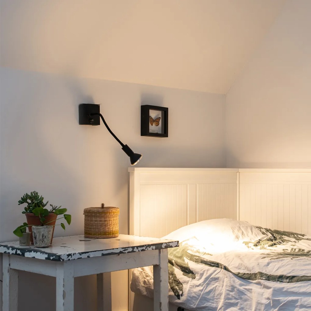 Модерна гъвкава стенна лампа USB черна - Zeno