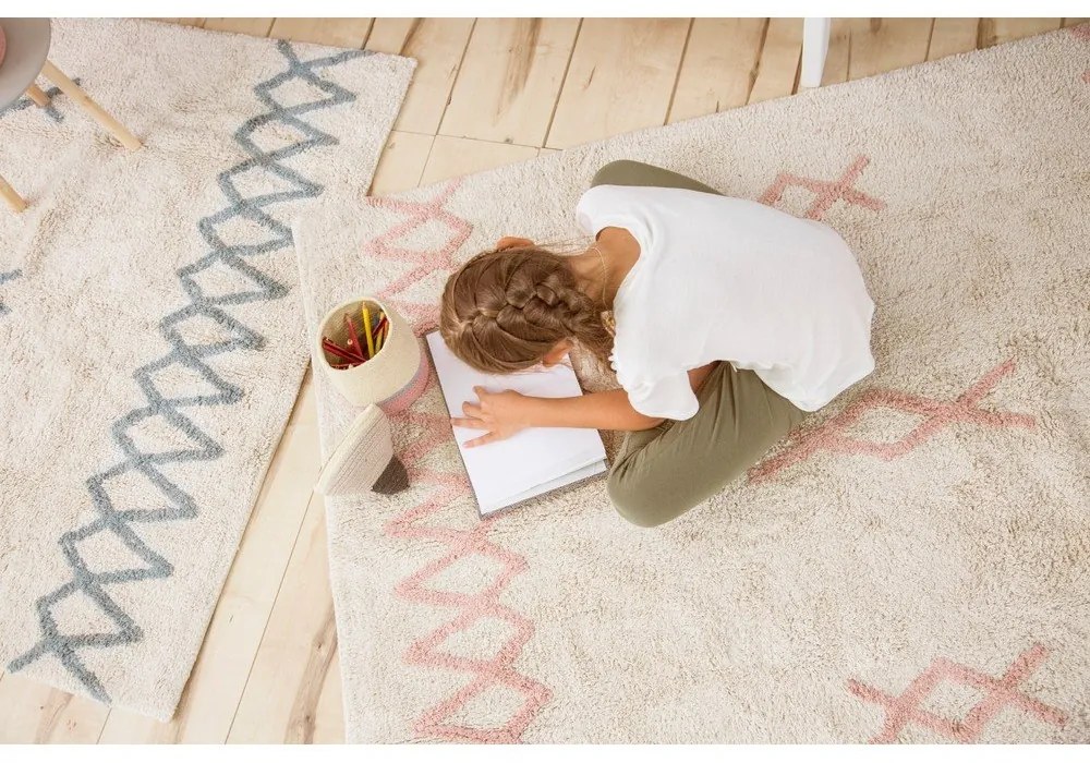 Розов и кремав ръчно изработен памучен килим подходящ за пране 120x160 cm Atlas Natural – Lorena Canals