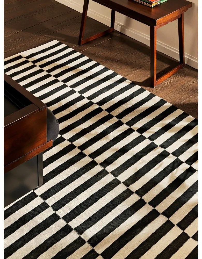 Черно-бял двустранен ръчно изработен вълнен килим 200x300 cm Donna – Hanse Home