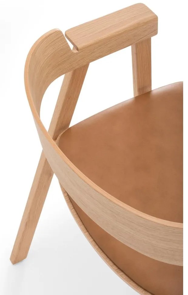 Кожен трапезен стол с подлакътници в кафяв и естествен цвят Flip – Gazzda