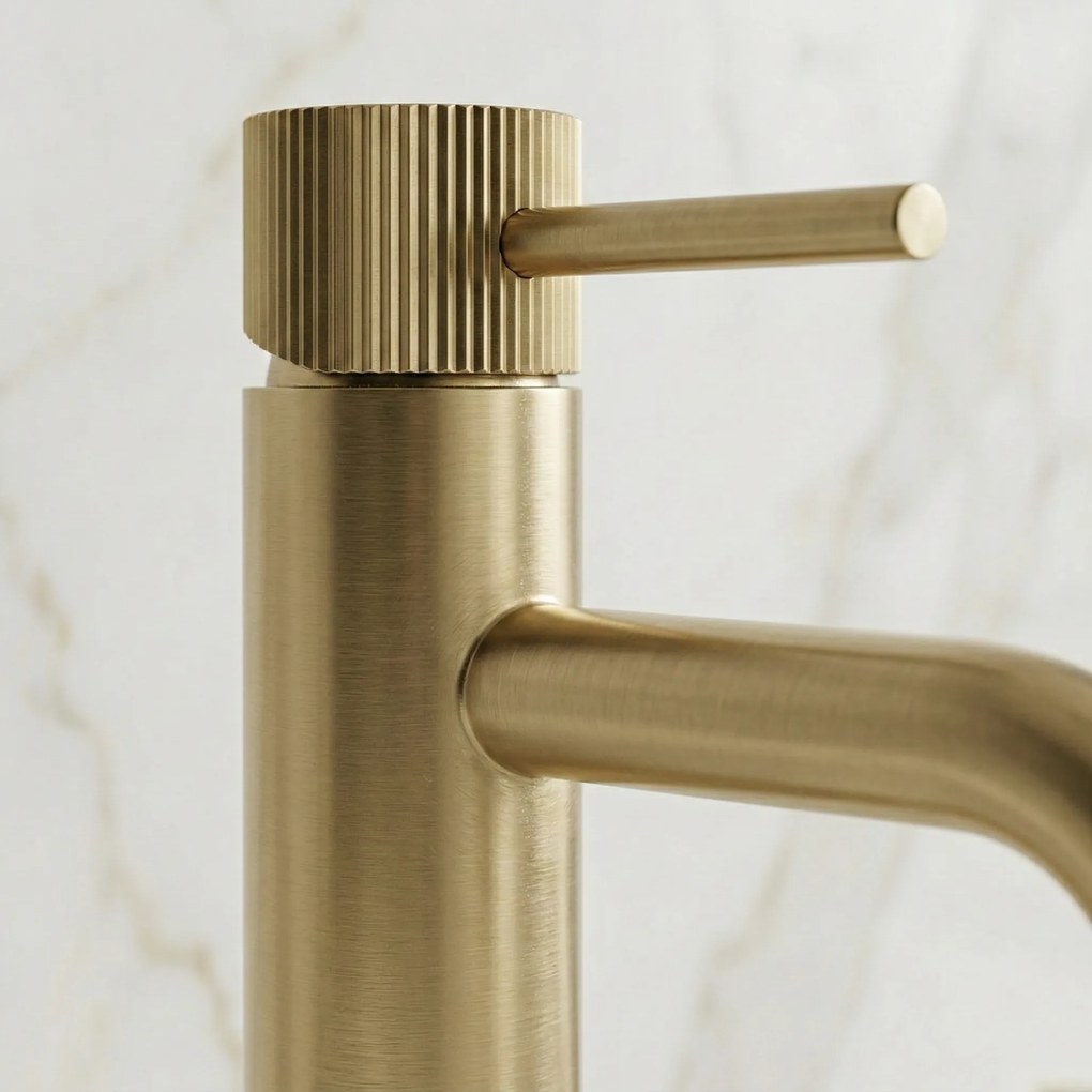 Смесител за баня Rea Lungo Stripe Brush Gold