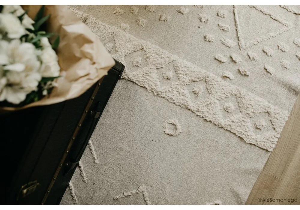 Бял ръчно изработен памучен килим подходящ за пране 170x240 cm Tribu Natural – Lorena Canals