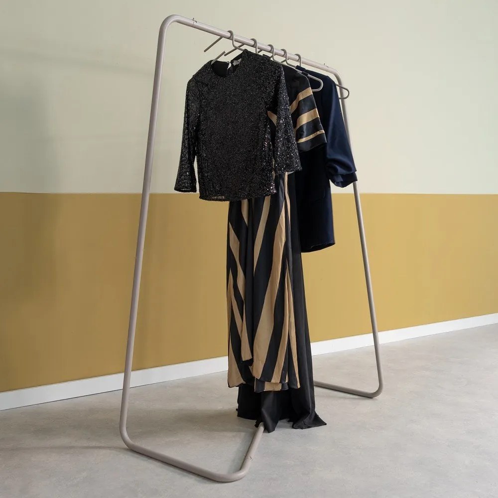 Кафяво-сива стоманена стойка за дрехи 118x160x57 cm Hang-On – Spinder Design