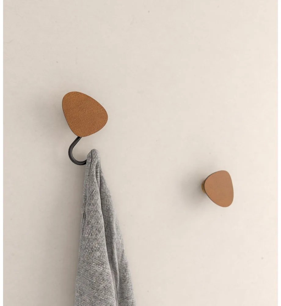 Стенна стоманена кука в цвят кафяв коняк Dot S Bull – LIND DNA