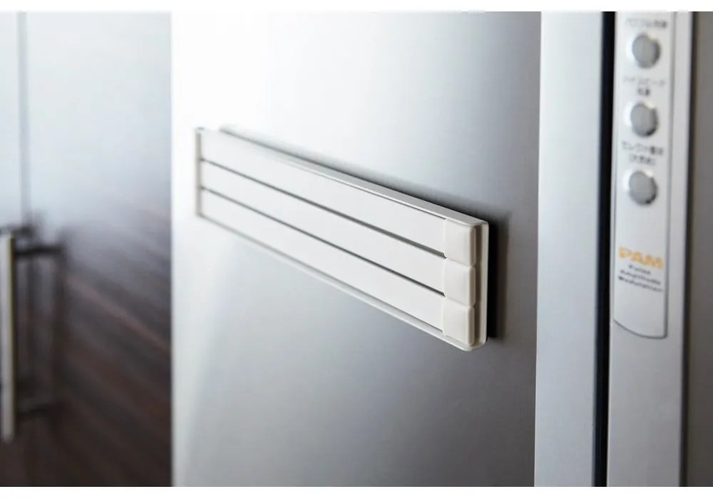 Бял магнитен накланящ се държач за кърпи Tower - YAMAZAKI