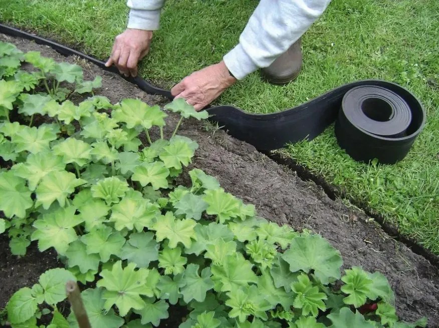 Разделителна лента за тревни площи PP TERRA, черно, H15 cm x L9 m