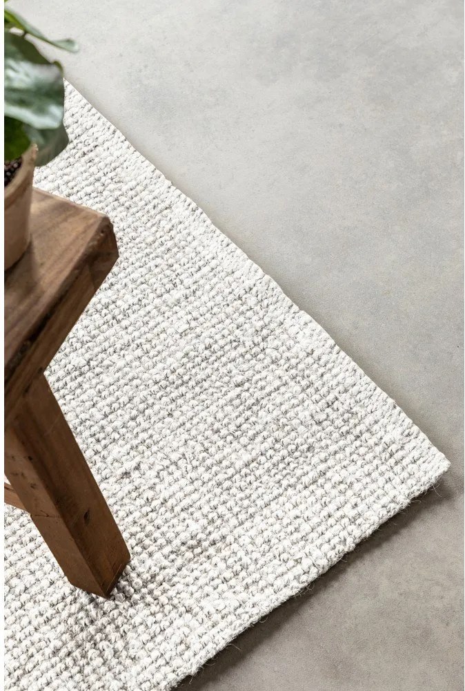 Светлосива двустранна ръчно изработена ютена пътека 80x200 cm Bouclé Jaipur – Hanse Home