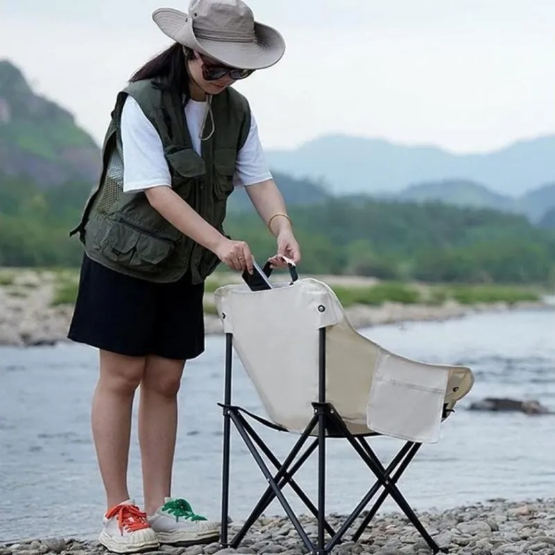 Сгъваем туристически стол с практичен калъф за носене Кремообразно